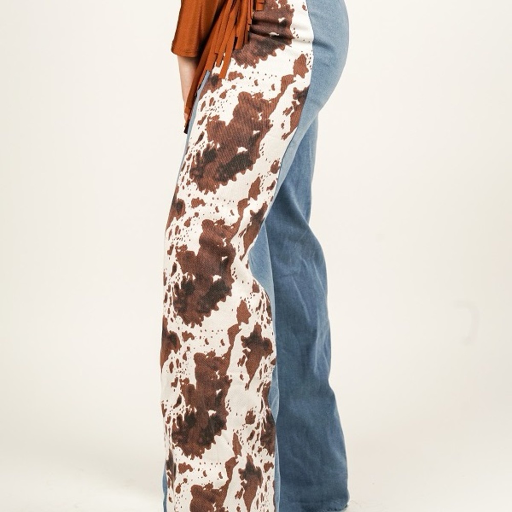 Stylist Light Wash Wide Leg w/ Brown Cow Pattern Side Panel Women's Jeans